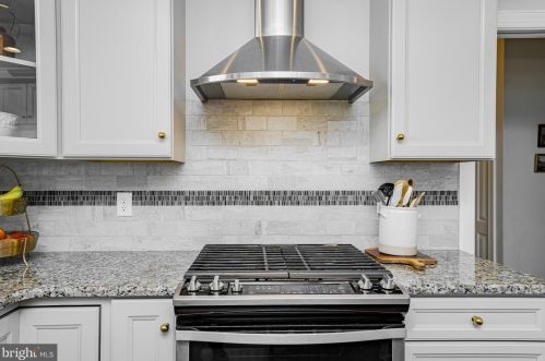 455 Greenhedge Dr, Lancaster PA  17603-7907 exterior