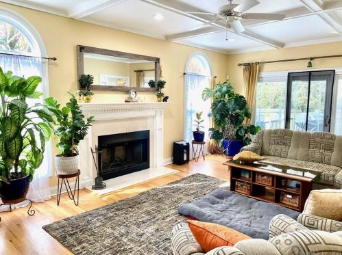 276 Soundview Ave, Huntington CT  06484-2137 exterior