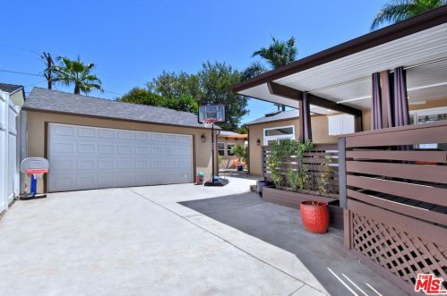 14609 Albers St, Van Nuys CA  91411-3711 exterior
