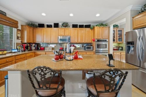 11364 Pondhurst Way, Riverside CA  92505-3471 exterior