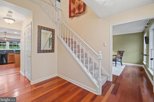 1289 Mason Mill Ct, Herndon, VA 20170-5740