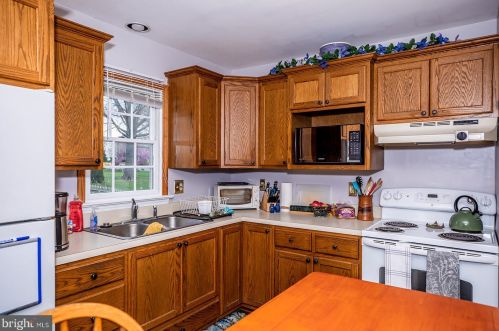 803 Jefferson Ct, Lancaster PA  17602-1241 exterior