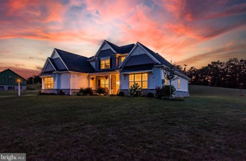 4 Peyton Dr, Carlisle PA  17015-8548 exterior