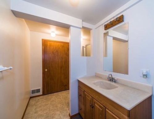 678 Dorland Rd, Saint Paul MN  55119-5572 exterior