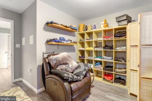 6803 Braddock Rd, Springfield VA  22151-3016 exterior