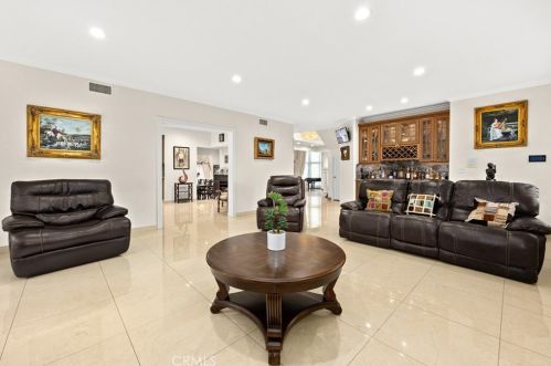 1468 Hillside Dr, Glendale CA  91208-2417 exterior