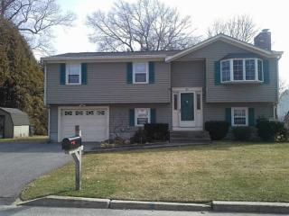 80 Aquarius Dr, Warwick, RI 02889-3915
