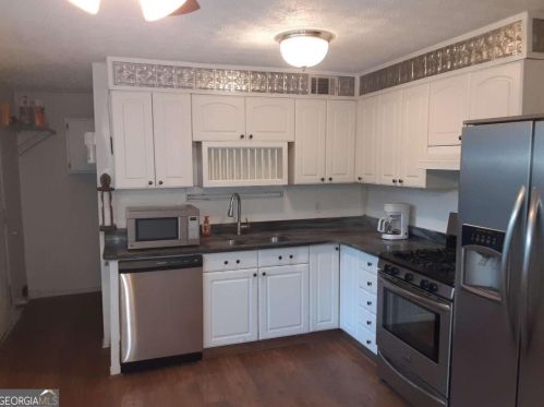 90 Cumberland Dr, Rex GA 30273-1800 exterior