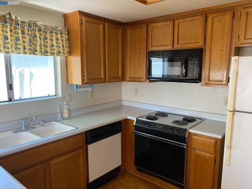 209 Goldrun Dr, Modesto, CA 95354-3300