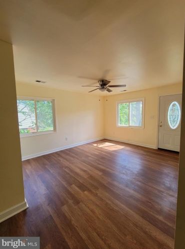 15813 Donald Curtis Dr, Woodbridge, VA 22191-4247