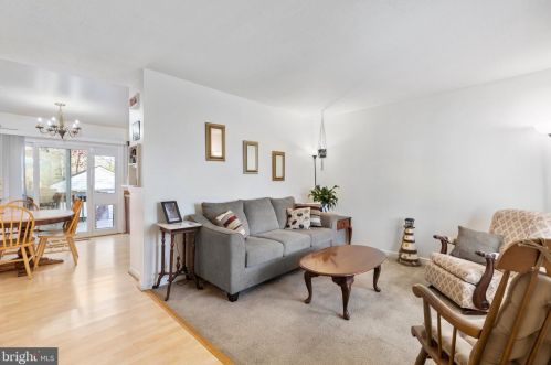1014 Eastern View Dr, Fredericksburg, VA 22405-1709