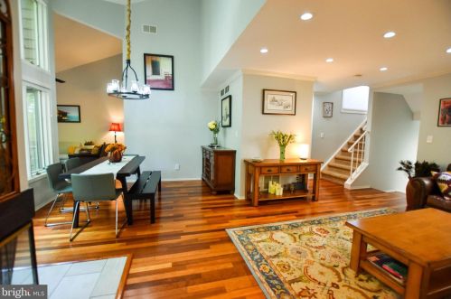 343 Sayre Dr, Princeton NJ  08540-5839 exterior