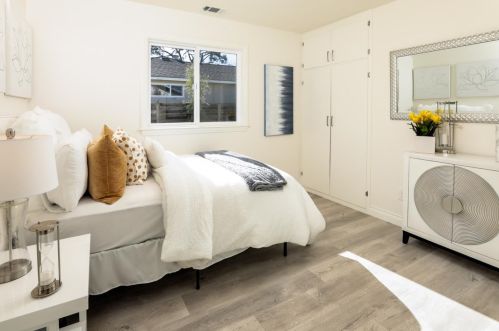 483 Los Ninos Way, Los Altos CA 94022-1727 exterior