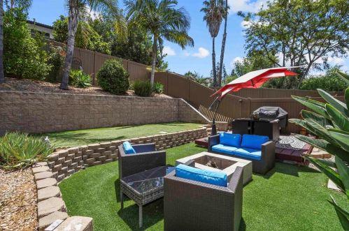 812 Daybreak Pl, Vista CA  92084-3347 exterior