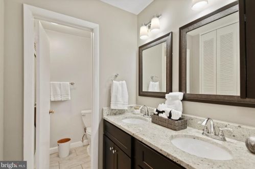 6717 Holford Ln, Springfield VA  22152-2935 exterior