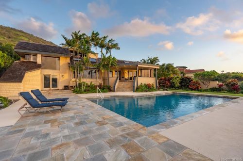 106 Lumahai St, Honolulu HI  96825-2104 exterior