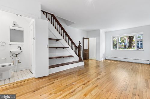 904 10th St, Philadelphia PA 19147-3744 exterior