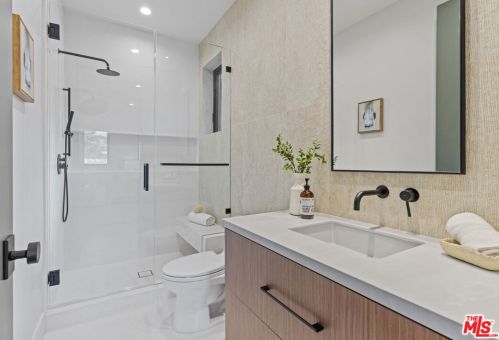 15754 Morrison St, Van Nuys CA  91436-1544 exterior