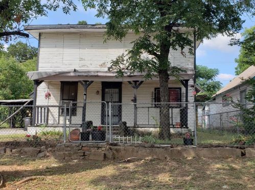 1317 Grove St, Fort Worth, TX 76164-9226