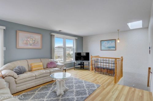 16 Pennsylvania Ave, Lavallette NJ 08735-2437 exterior