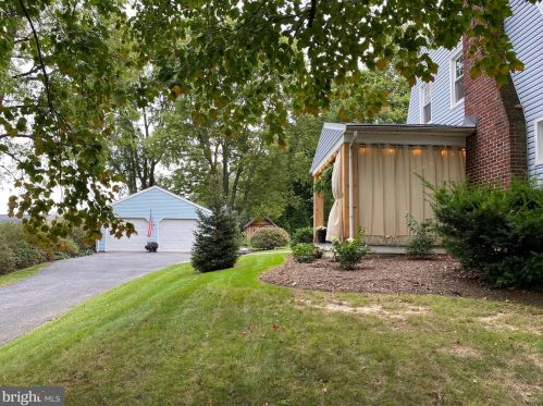 417 Lampeter Rd, Lancaster PA 17602-1717 exterior