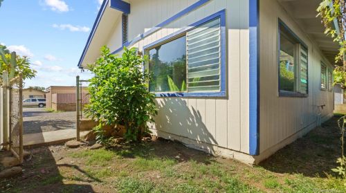 84-590 Kepue St, Nanakuli, HI 96792-1866