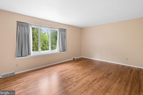 1 Teak Ln, Princeton NJ 08540-4724 exterior