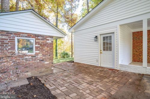 6617 Robin Rd, Springfield VA  22150-4323 exterior
