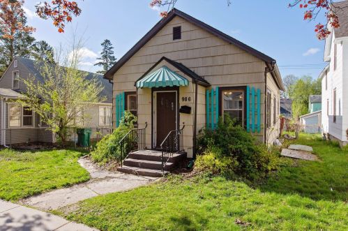 986 4th St, Saint Paul MN  55106-5209 exterior