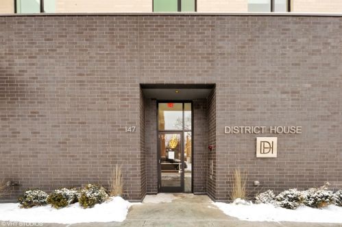 147 Euclid Ave, Oak Park, IL 60302-2105