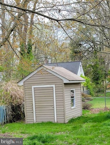 5606 Essex St, Churchton, MD 20733-9605