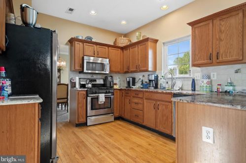 18 Candlelight Dr, Pilesgrove, NJ 08098-1352
