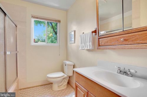 814 Whittington Ter, Silver Spring MD 20901-1056 exterior