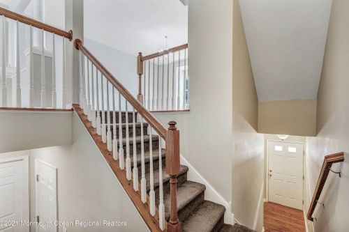 30 Pate Dr, Middletown, NJ 07748-1723