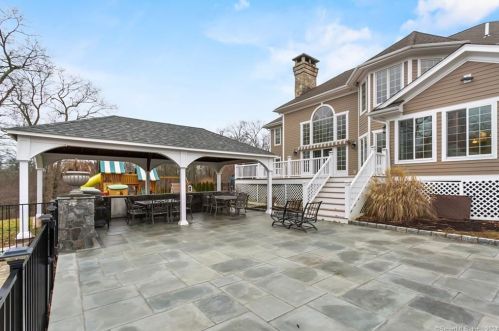 76 Mustang Dr, Upper Stepney CT  06468-1371 exterior