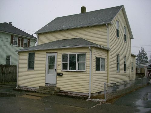 58 Sagamore St, Warwick, RI 02889-9622