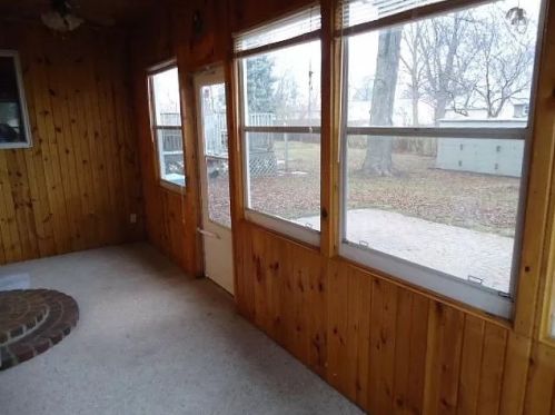 150 Park Ct, Hinckley, IL 60520-9491