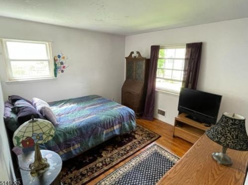 31 Brook St, Berkeley Heights, NJ 07922-1819