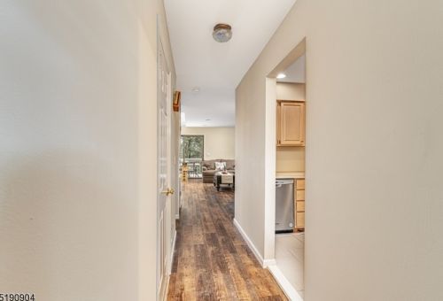 12 Mountain Ridge Rd, Bloomingdale, NJ 07403-1003