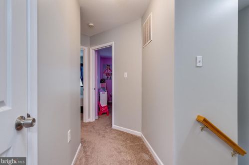 33 Holmes Dr, Charles Town WV 25414-4412 exterior