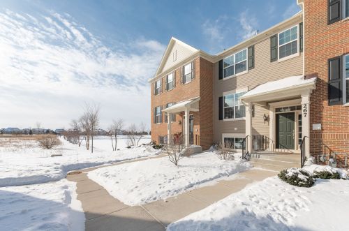 267 Lakeshore Dr, Oswego, IL 60543