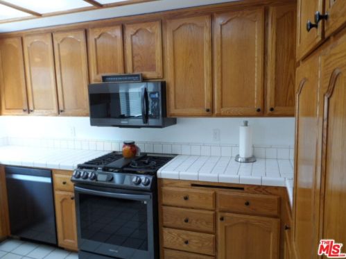 12115 York Ave, Hawthorne, CA 90250-4021