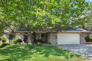 4498 Crimsonwood Dr, Redding, CA 96001-3749