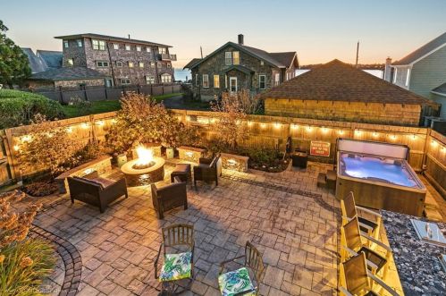 63 Tuckerman Ave, Middletown, RI 02842-6045