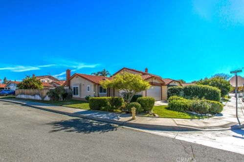 780 Santa Fe Ln, Colton, CA 92324-6307