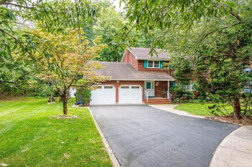 15 Burr Dr, Metuchen, NJ 08840-2617