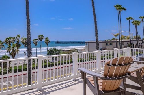 136 Pacific St, Oceanside, CA 92054-2918