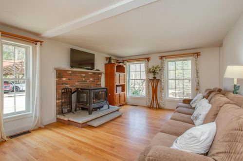98 Middle Rd, Deerfield, NH 03037-1609