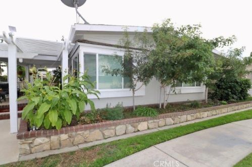 345 Lakepark Dr, Placentia, CA 92870-6409