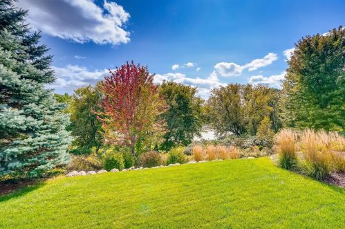 1580 Blackhawk Lake Dr, Saint Paul MN  55122-1245 exterior
